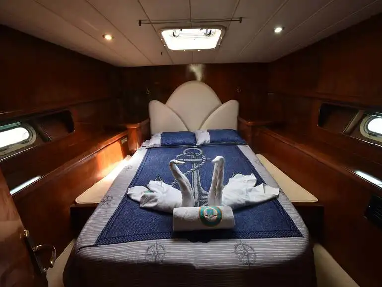 YACHT ASSOL